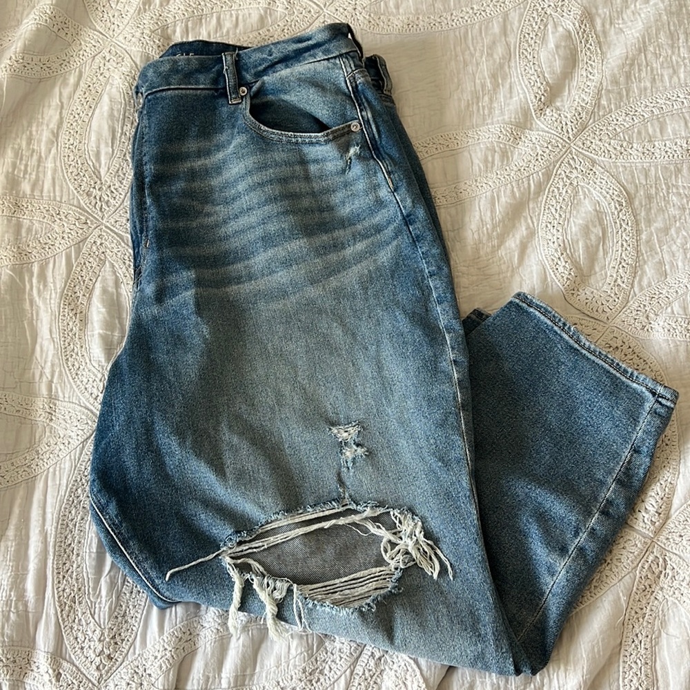 American Eagle stretch curvy mom jean